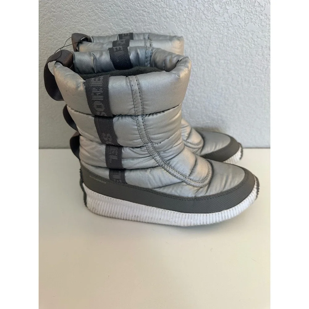 Sorel Women's Out N About Puffy Silver Waterproof Snow Boots Size 6‎